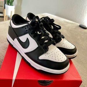 White/Black Dunks 4Y/ 5.5W